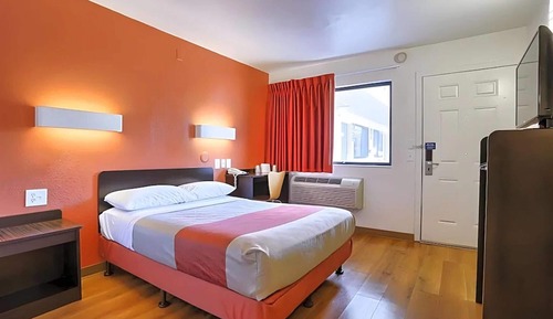Room, 1 Double Bed, Mobility Accessible, Non Smoking (Mobility, Roll-in Shower)