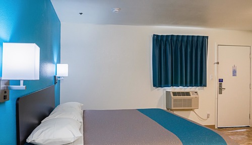 Standard Room, 1 King Bed, Accessible, Non Smoking