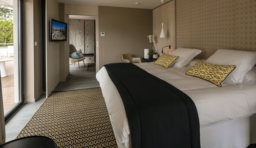 Executive Suite, Hot Tub