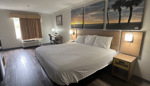 Standard Room, 1 King Bed