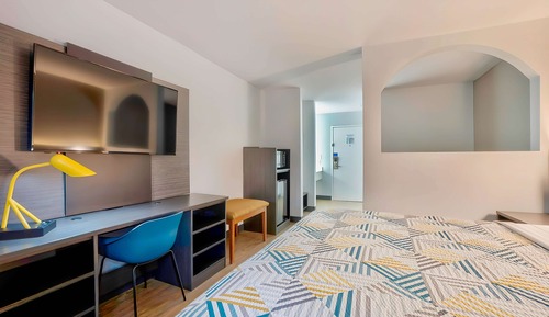 Standard Suite, 1 King Bed, Non Smoking
