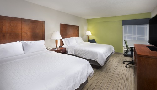 Room, 2 Queen Beds, Accessible (Communication, Mobil Roll-In Shower)