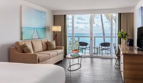 Alligator Reef Oceanfront Accessible Room King Bed