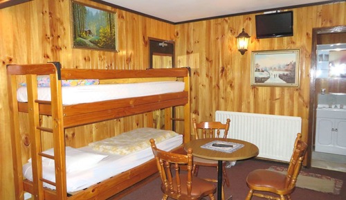 6 Share Room