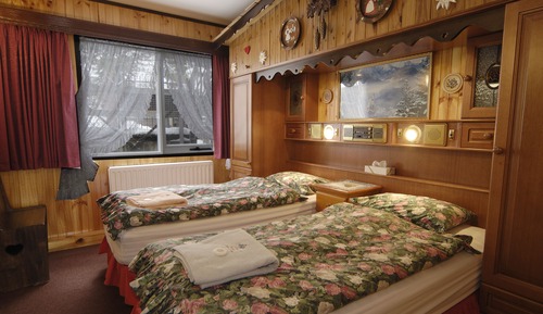 Deluxe Twin Share Room