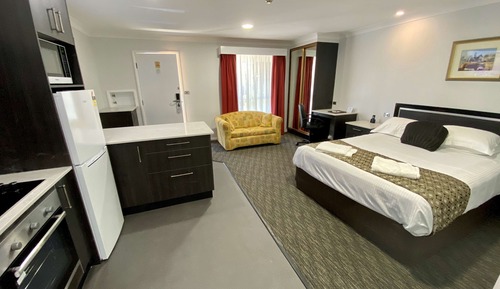 Executive Suite, Multiple Beds, Non Smoking, Kitchen (Full Kitchen)