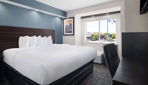 Suite, 1 King Bed, Non Smoking