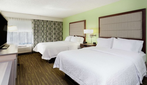 Two Queens Nonsmoking