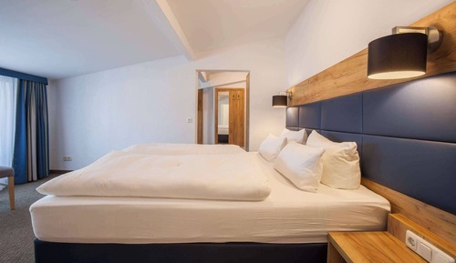 Business Room, 2 Twin Beds (with Sofabed)