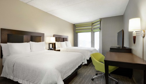 2 Queens Suite w/Sofabed & Kitchenette