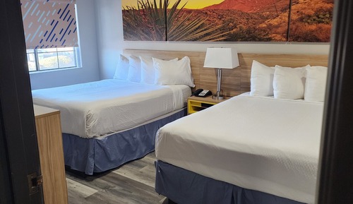 3-Queen Bed Family Suite