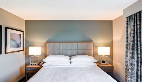 Suite, 1 King Bed, Corner