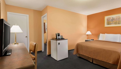 Suite, 1 Queen Bed, Kitchenette