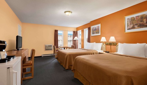 Suite, 2 Queen Beds, Kitchenette