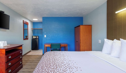 Room, 1 King Bed, Smoking