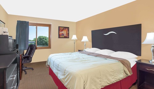 Standard Room, 1 King Bed