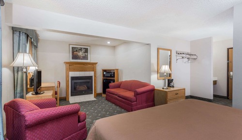 Suite, 1 King Bed, Fireplace