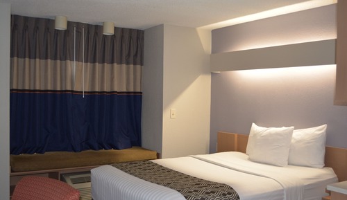 Standard Room, 1 Queen Bed, Accessible