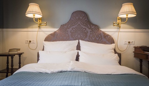 Cabinet Double Room