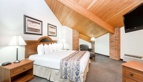 Deluxe Studio Suite, 1 King Bed, Non Smoking