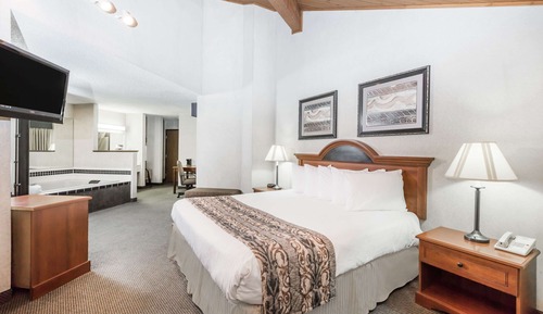 Superior Studio Suite, 1 King Bed, Non Smoking
