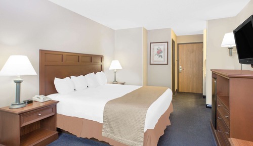 Standard Room, 1 Queen Bed, Accessible
