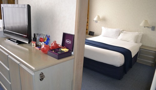 Deluxe Queen Room