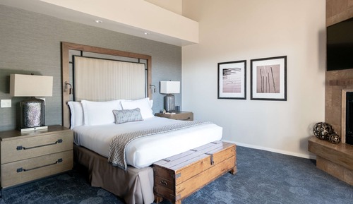 Suite, 1 King Bed with Sofa bed (Hilltop Ranch with Outdoor Tub)