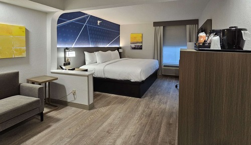 Standard Room, 1 King Bed, Non Smoking