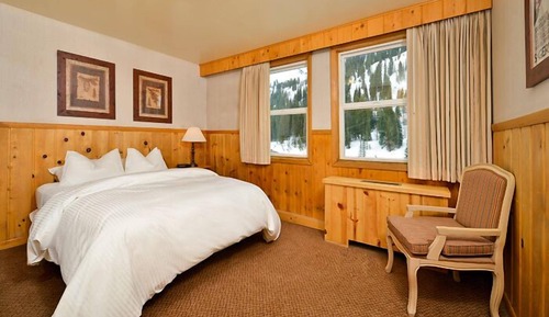 Alpine Room, 1 Queen Bed, Private Bathroom