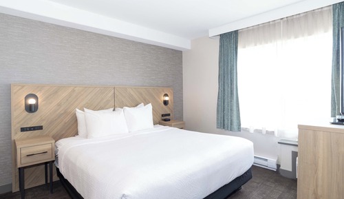 Grand Suite, 1 King Bed with Sofa bed (Wet Bar)