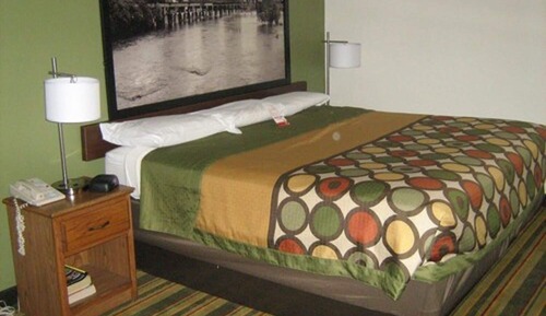 Classic Room, 1 King Bed, Smoking