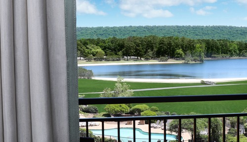 Room, 1 King Bed (Lodge and Spa Lake Side)