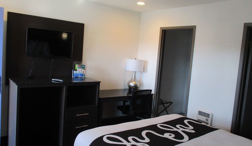 Standard Room, 1 King Bed, Non Smoking, Refrigerator & Microwave