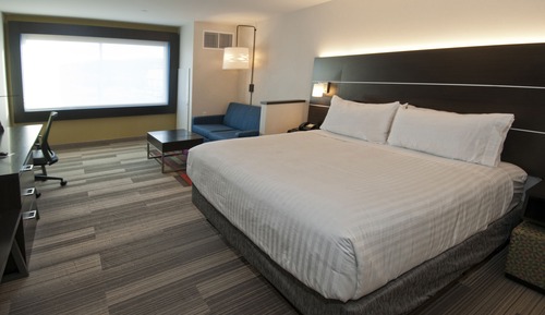 Suite, 1 King Bed, Accessible (Comm Access)