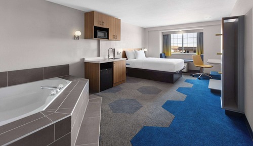 Suite, 1 Queen Bed, Non Smoking, Jetted Tub