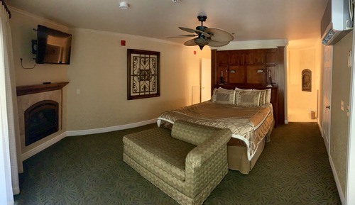 Luxury River View King Bed Majestic Suite