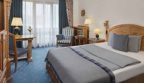 Classic Room, 1 Queen Bed, Balcony, Mountain View (Balcony)