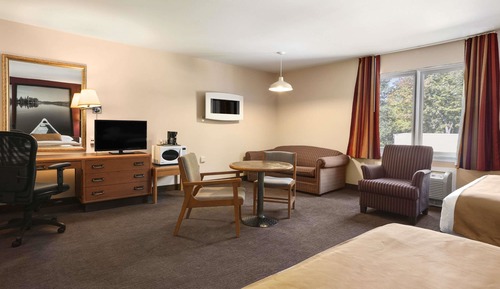 Deluxe Studio Suite, 2 Queen Beds, Non Smoking