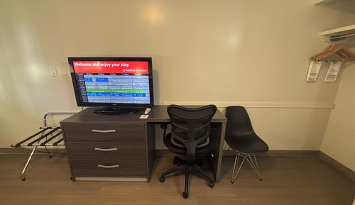 Room, 1 King Bed, Non Smoking, Kitchenette (Pet-friendly)
