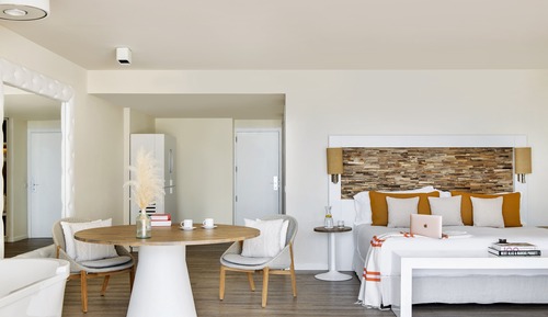 Exclusive ME+ Junior Suite with Private Pool and Sea View (2+1)