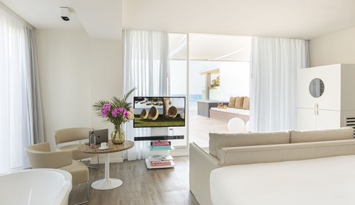 Extra ME+ Junior Suite with Jacuzzi and Sea View