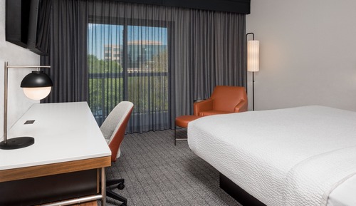 Room, 1 King Bed, Non Smoking, Balcony