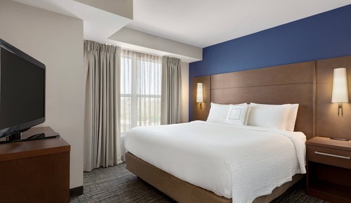 Suite, 2 Bedrooms, Fireplace (Hearing Accessible)