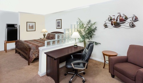 Suite, 1 King Bed, Non Smoking