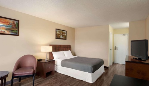 Room, 1 Queen Bed, Accessible, Non Smoking (Mobility)