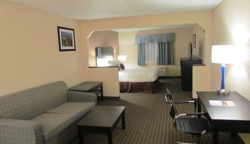 Business Suite, 1 King Bed, Non Smoking, Jetted Tub