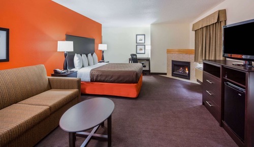 Deluxe Suite, 1 King Bed, Non Smoking (Second Floor)
