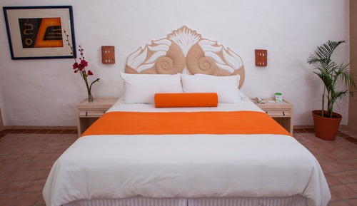 Standard Room, 1 King Bed