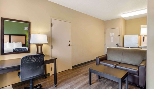 Deluxe Studio, 1 King Bed with Sofa bed, Non Smoking